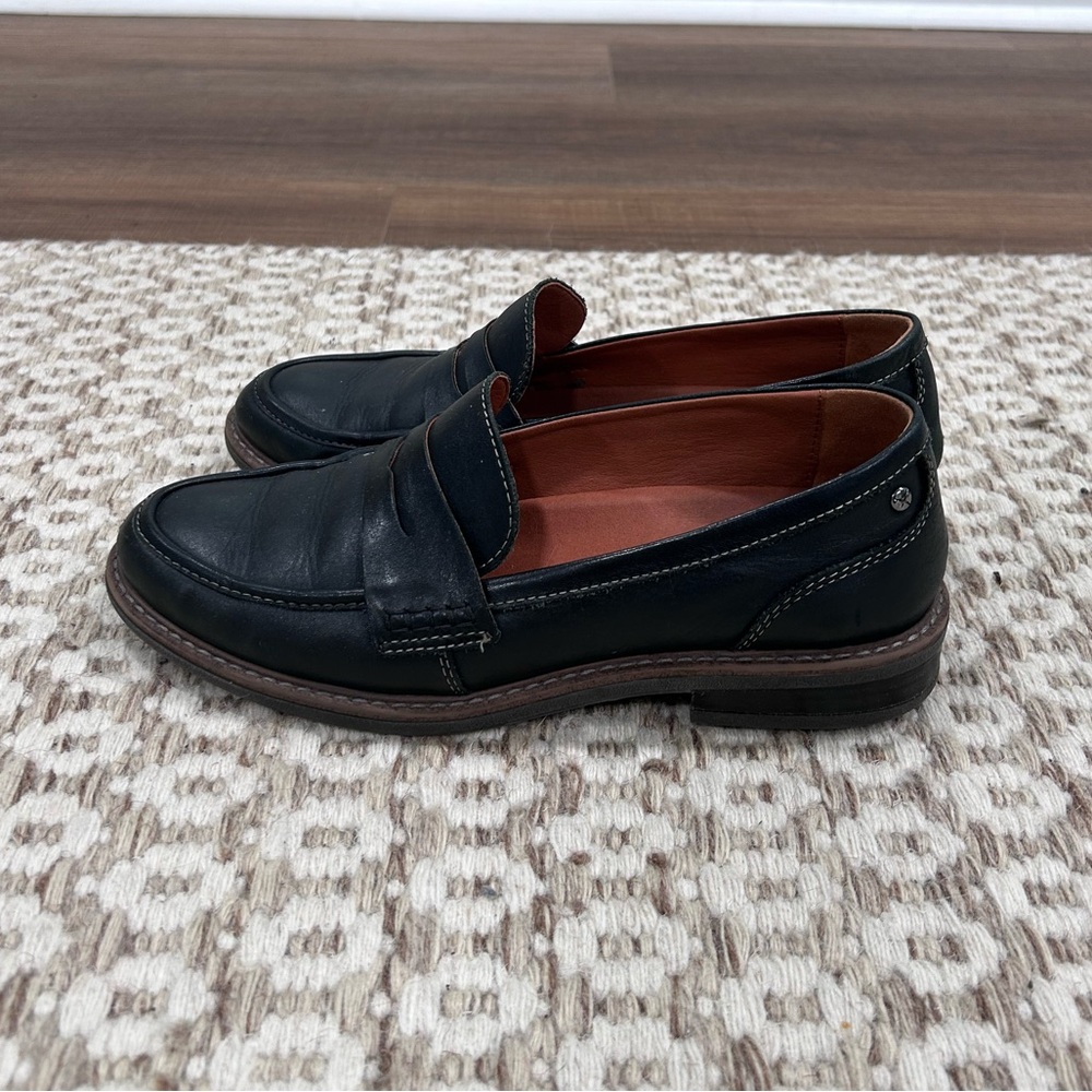 Pikolinos black loafers